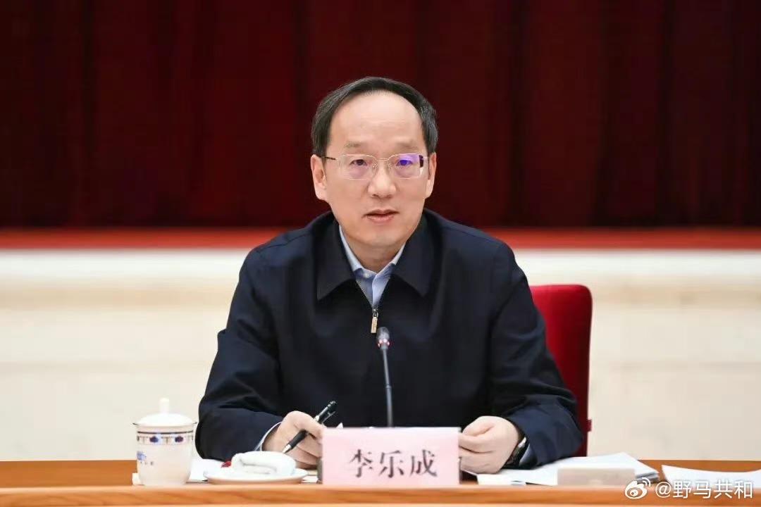 《新華社》公告，由遼寧省長李樂成接任工信部部長。 圖：翻攝自微博@野馬共和