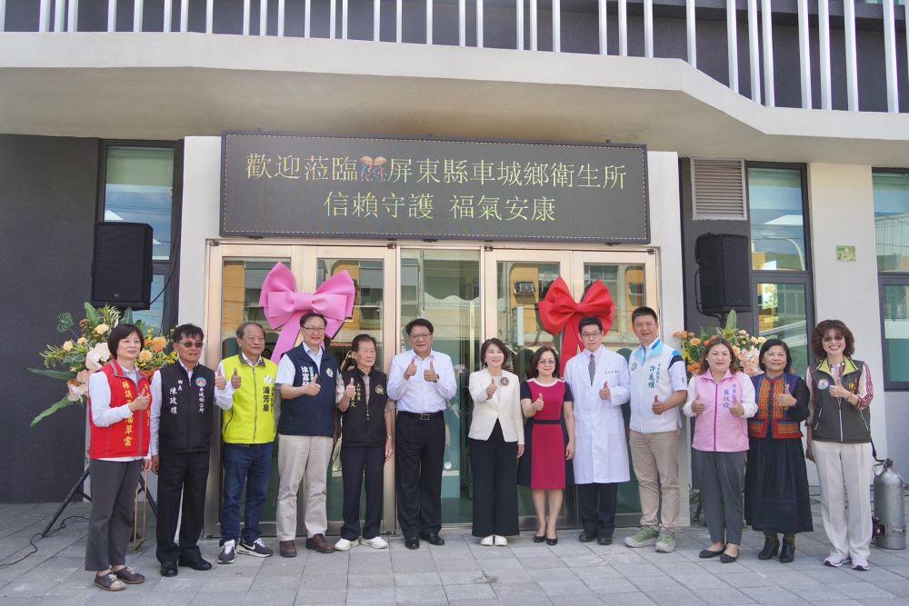 「偏鄉醫療是政府責無旁貸的使命，只有不斷提升在地健康照護服務，才能真正實現醫療平權，讓每一位鄉親都能享有完善的健康保障。」潘孟安如此表示。 圖:屏東縣政府提供