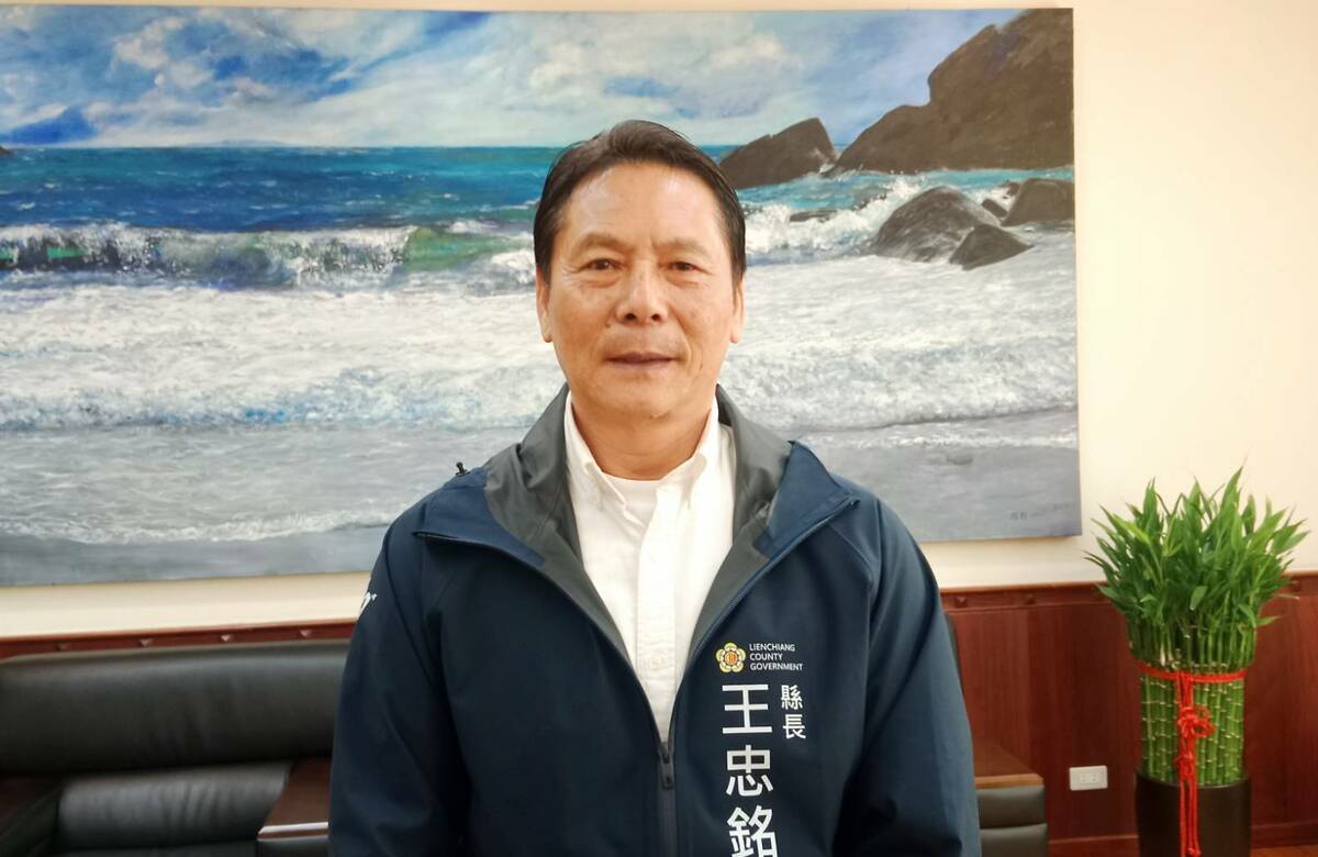 王忠銘認為南、高、屏居民有700多萬人，旅遊市場空間很大，對馬高定期航線深具信心。 圖：孫家銘攝