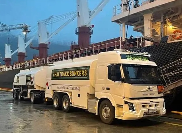 Haltbakk Bunkers公司的油罐車。 圖 : 翻攝自觀察者網