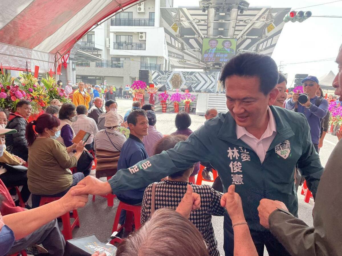 林俊憲陣營認為林俊憲在藍綠對決时最具戰力，也最能鞏固總統大選的票源。 圖：林俊憲服務處提供