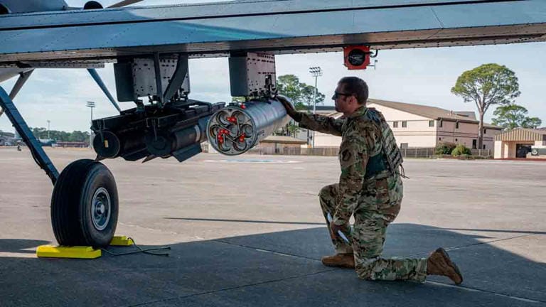 美國空軍特種作戰司令部OA-1K 天襲者Ⅱ，可搭配多種導引武器。 圖：翻攝「X」@afspecopscmd