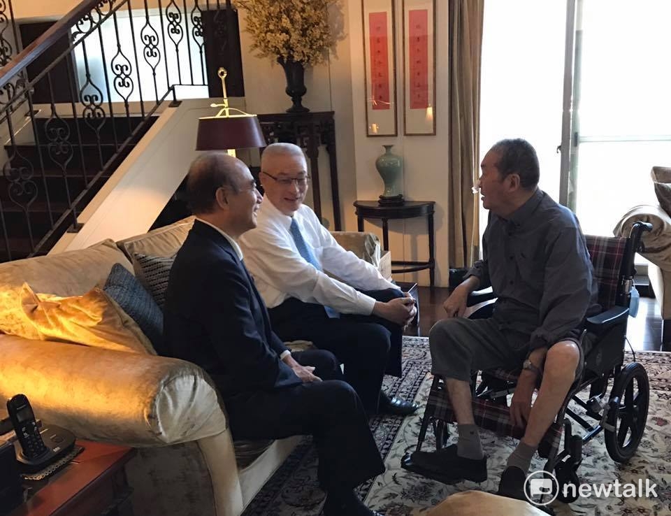國民黨準主席吳敦義與前立法院長王金平共同探視李敖，外界解讀兩人關係解凍。 圖：翻拍自李敖臉書