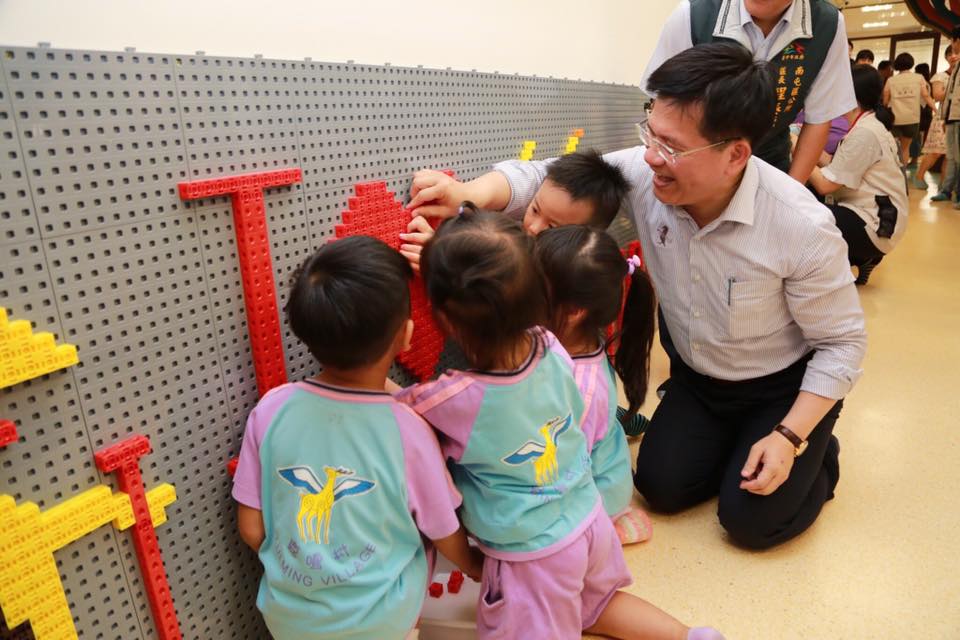 台中市政府表示，幼兒園應訂定緊急事件處理機制，按照預防、應變及復原等階段，檢討可採行措施。 圖：翻攝自林佳龍臉書