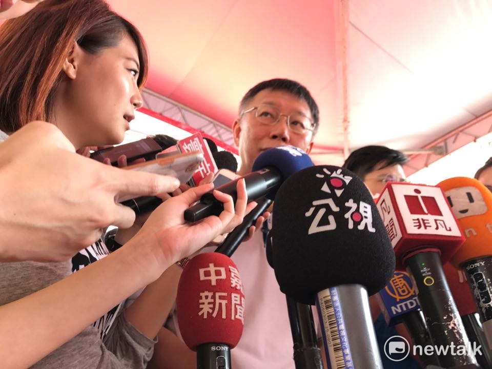 台北市長柯文哲昨（16）日與民進黨秘書長洪耀福密會，柯文哲今（17）日說，雙方未談及明年選舉的議題，預計要明年2月才會談到。 圖 : 周煊惠／攝