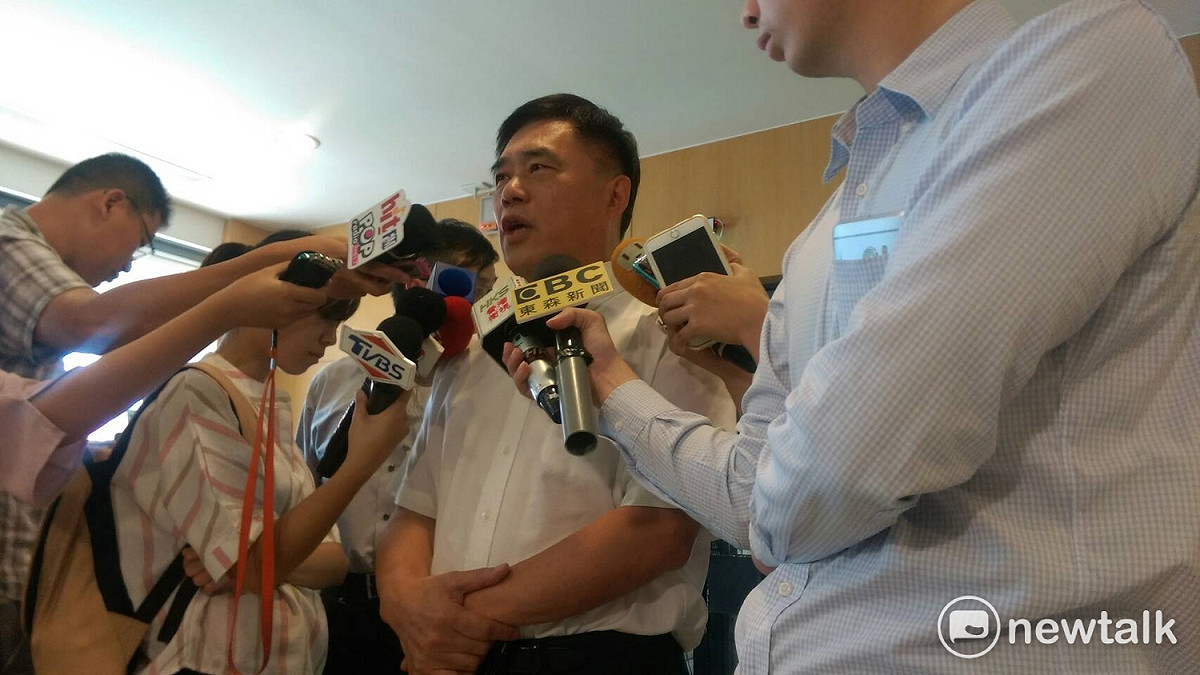 準國民黨副主席郝龍斌今（17）天表示，在台灣的綠色能源擁有足夠的供電量之前，應該先使用核電來維持供電的穩定，同時也逐步發展綠能，另他主張發動公民投票決定政府是否重啟核能。 圖：趙婉淳/攝