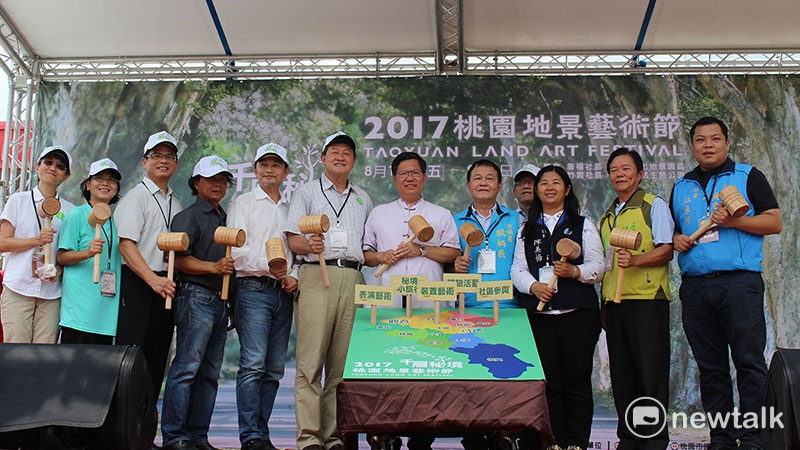 桃園縣縣長鄭文燦宣布桃園地景藝術節明天登場。 圖:陳奕／攝