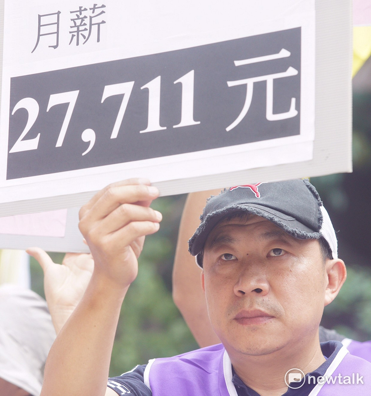 勞方盼將基本工資月薪調至27,711元。 圖：常日豪/攝