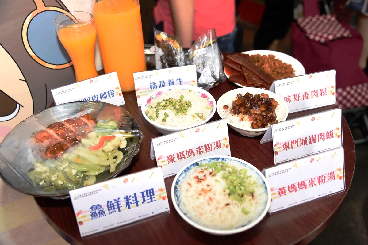 東門市場內美食名攤，都有機會憑環保餐具，以10元的價格品嚐到。 圖：台北市市場處提供