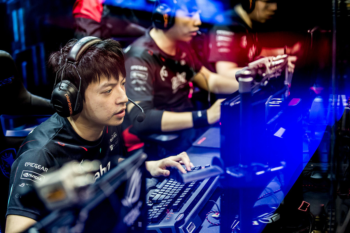 ahq 全體將士用命，率先搶下一勝。 圖：Garena/提供