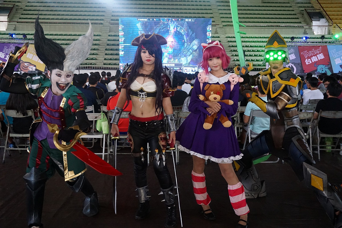 除了熱鬧非凡的比賽現場之外，更有熱情粉絲cosplay到場為隊伍加油，也使得場面別開生面，成為另類的焦點。 圖：蔡幸秀/攝影