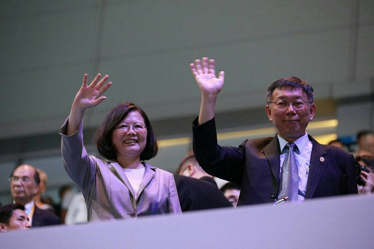 總統蔡英文與台北市長柯文哲對進場國家選手揮手致意。 圖 : 台北市政府提供（資料照片）