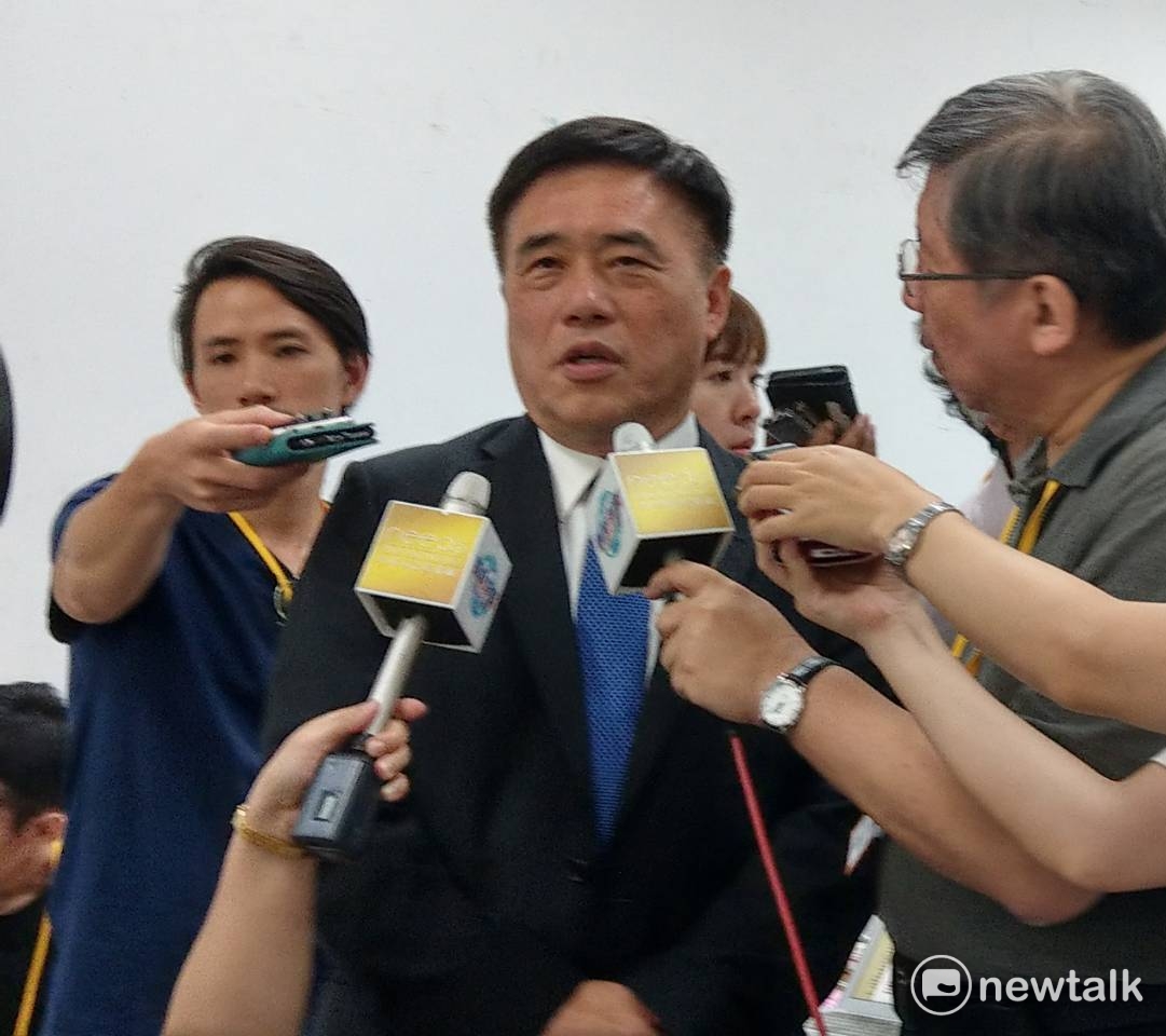 台北市長柯文哲批網友及反年改團體是「王八蛋」，引發爭議。前台北市長郝龍斌今（22）日在臉書嗆柯，「不要再以『王X蛋』來搶走屬於選手的鎂光燈」。（資料照） 圖：趙婉淳／攝