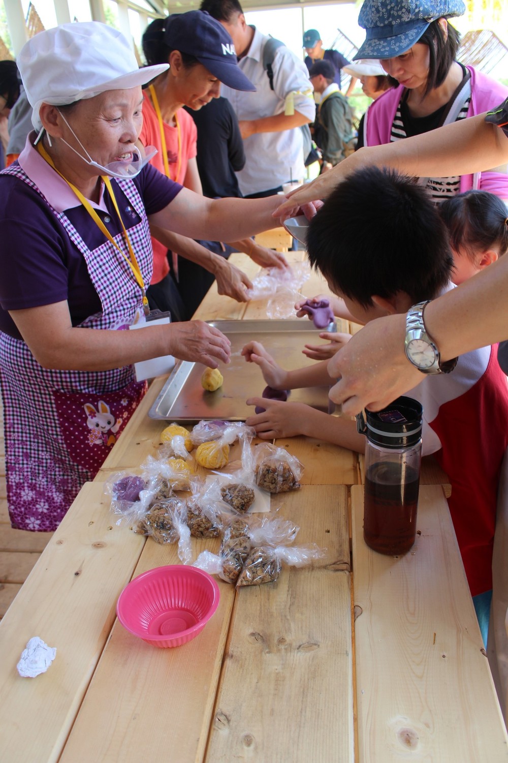 活動現場也有在地熱門點心南瓜包DIY體驗活動。 圖 : 桃園市政府/提供