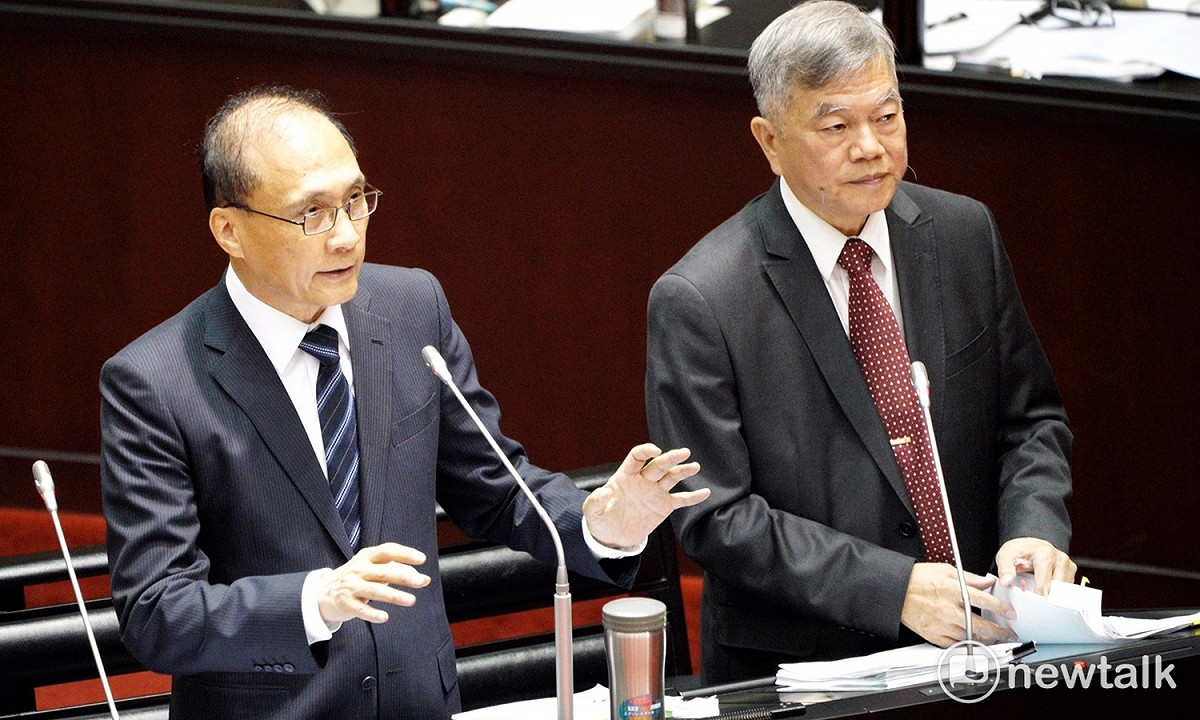 行政院長林全（左）與經濟部代部長沈榮津21日接受立委質詢。 圖：常日豪/攝