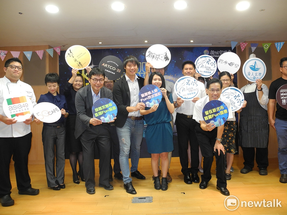 為迎接七夕情人節，新北市經發局聯合11家景觀餐廳推出雙人優惠套餐，還要幫民眾求婚。 圖：王峻昌/攝