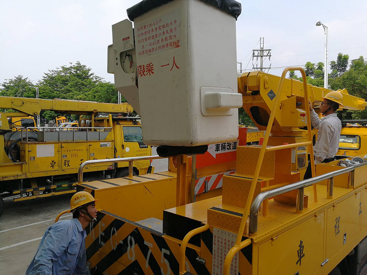 天鴿颱風將襲台，台電人員及早進駐恆春半島。 圖 : 台電屏東區處/提供