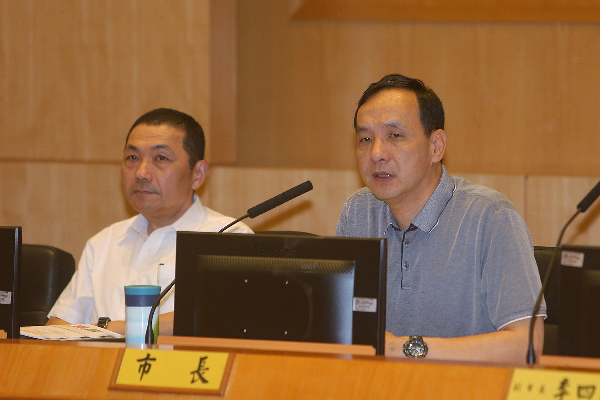 朱立倫在市政會議中，指示新北市不容許發生違法陳抗、違法阻撓，影響世大運選手安全及交通順暢的事。 圖：王峻昌/攝