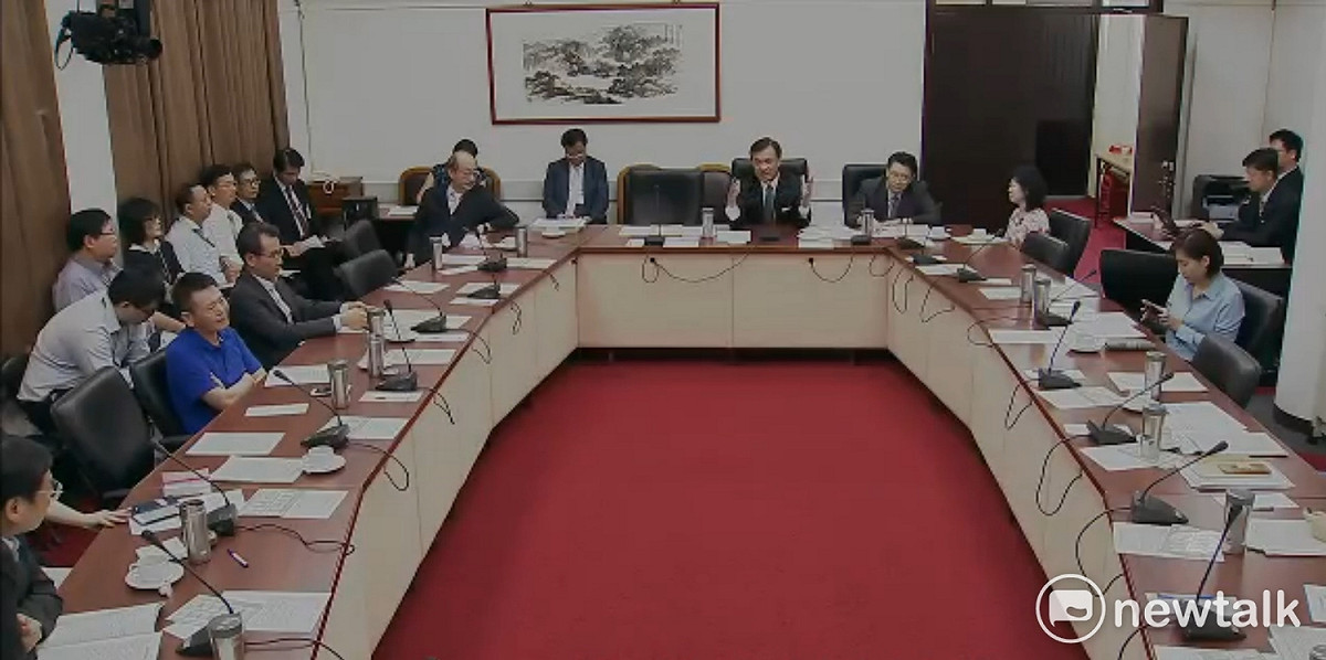 立法院臨時會今（22）天處理前瞻預算的審議，由立法院長蘇嘉全召集朝野協商，協商沒有共識，蘇嘉全最後裁示，待各黨團提案編印完成，明天上午九點半進入實質內容協商。 圖：翻拍自立法院直播