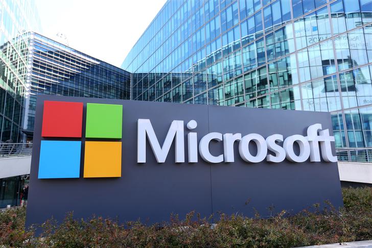 荷蘭資料保護局指出，微軟旗下作業系統 Windows 10 未經使用者同意，列用瀏覽器預設設定蒐集使用者數據。 圖：達志影像/路透社