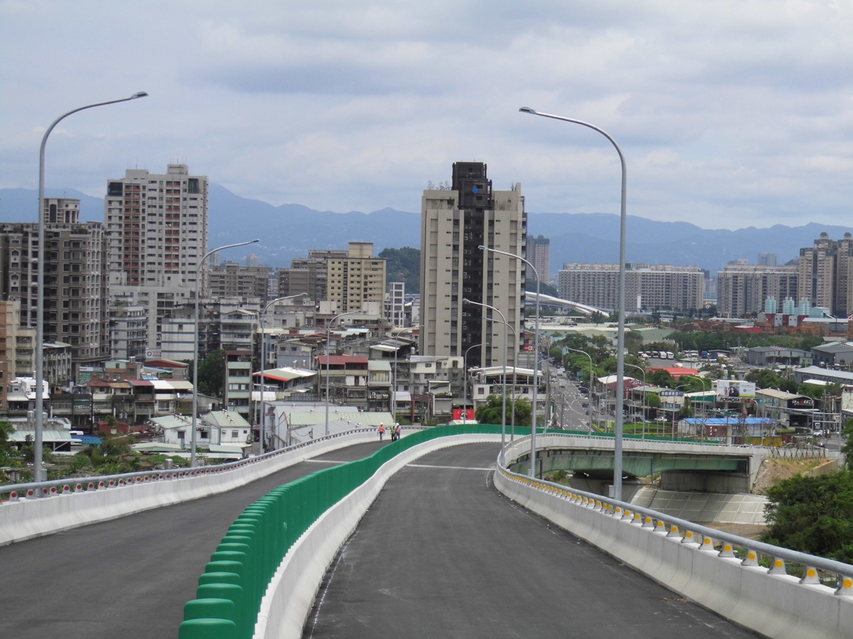 用來紓解安坑車流的安和支線月底通車，未來叫"安捷路"。 圖：新北市工務局/提供