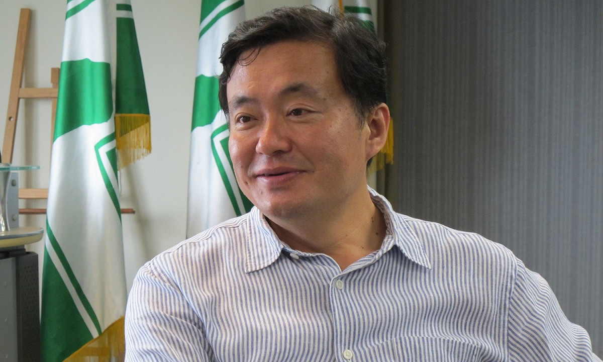 民進黨秘書長洪耀福24日表示，民進黨1億多元的選戰經費連國民黨一個鄉鎮長選舉都不夠花。 圖：林朝億/攝