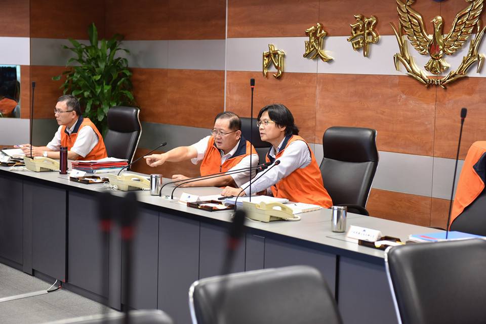 內政部長葉俊榮（右）親自督導世大運賽事期間及30日閉幕典禮的維安工作。 圖：內政部/提供