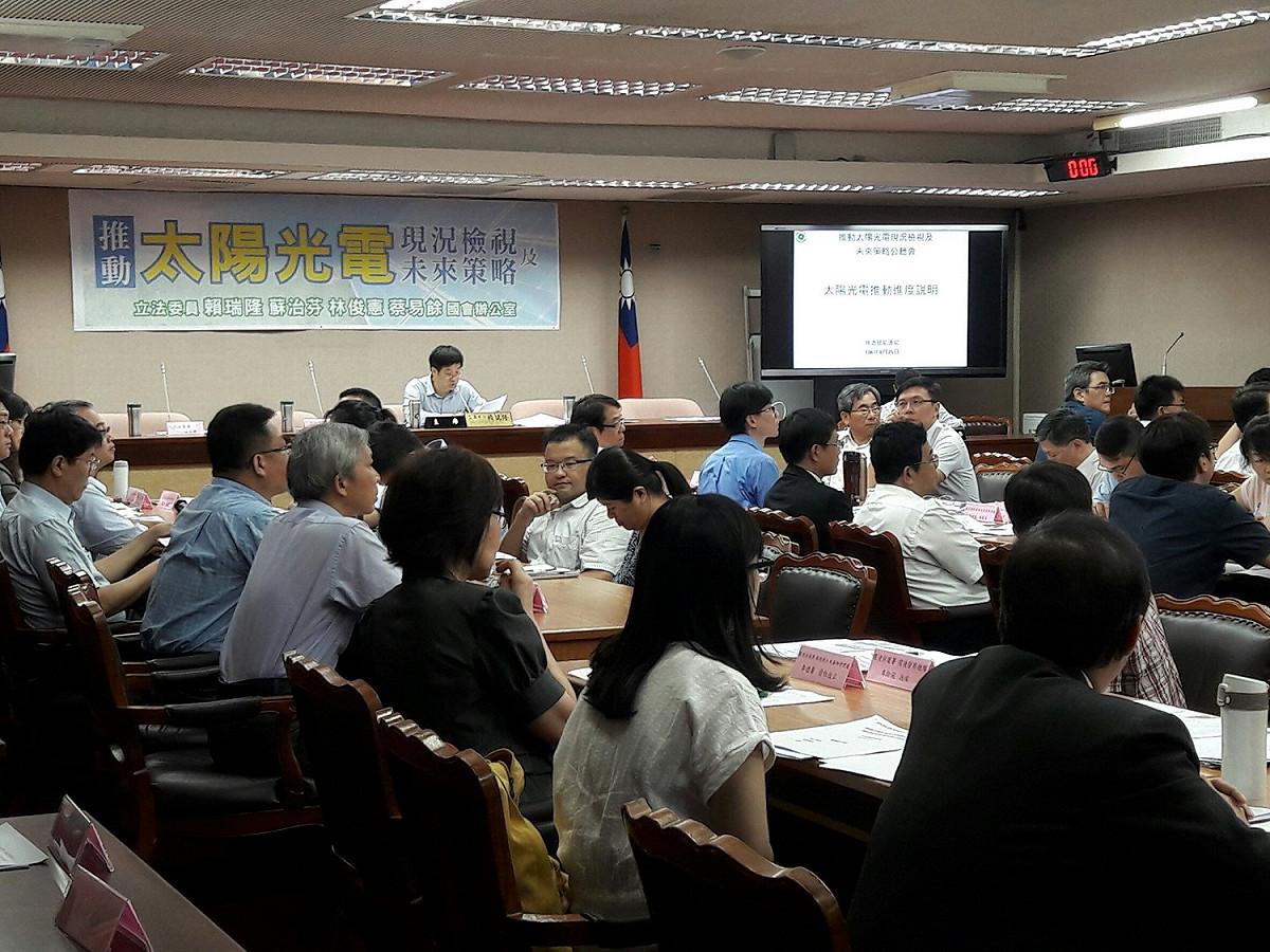 太陽能光電2年推動計畫公聽會現場。 圖：張芸嘉/攝
