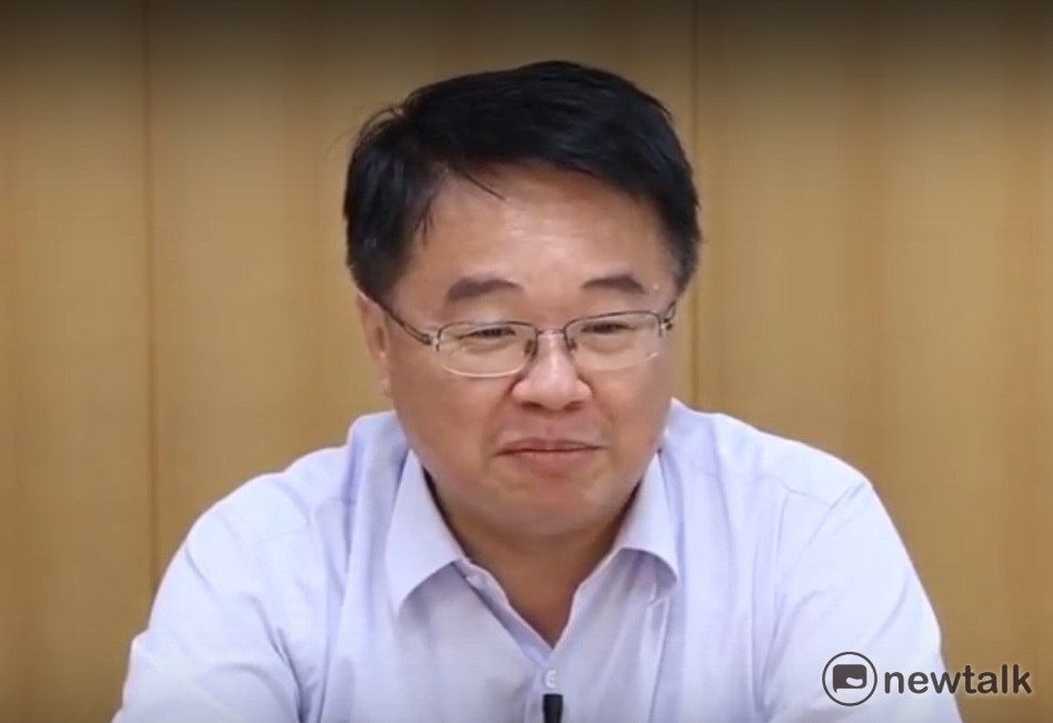 在研究所時代就想打敗國民黨的民進黨立委吳秉叡，這20年來，他跟著新北市一起成長、改變，現在他希望新北市民付託他更大的責任。 圖：截自吳秉叡專訪影片