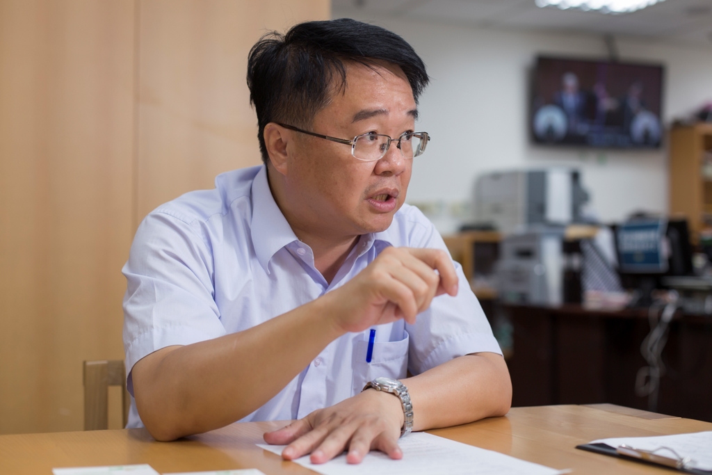 吳秉叡從大學就開始挑戰學校的威權，後來挑戰政府的威權，我年輕的時候真的有下決心，大概是研究所的時候，就立志要推翻國民黨。 圖：王愷/攝
