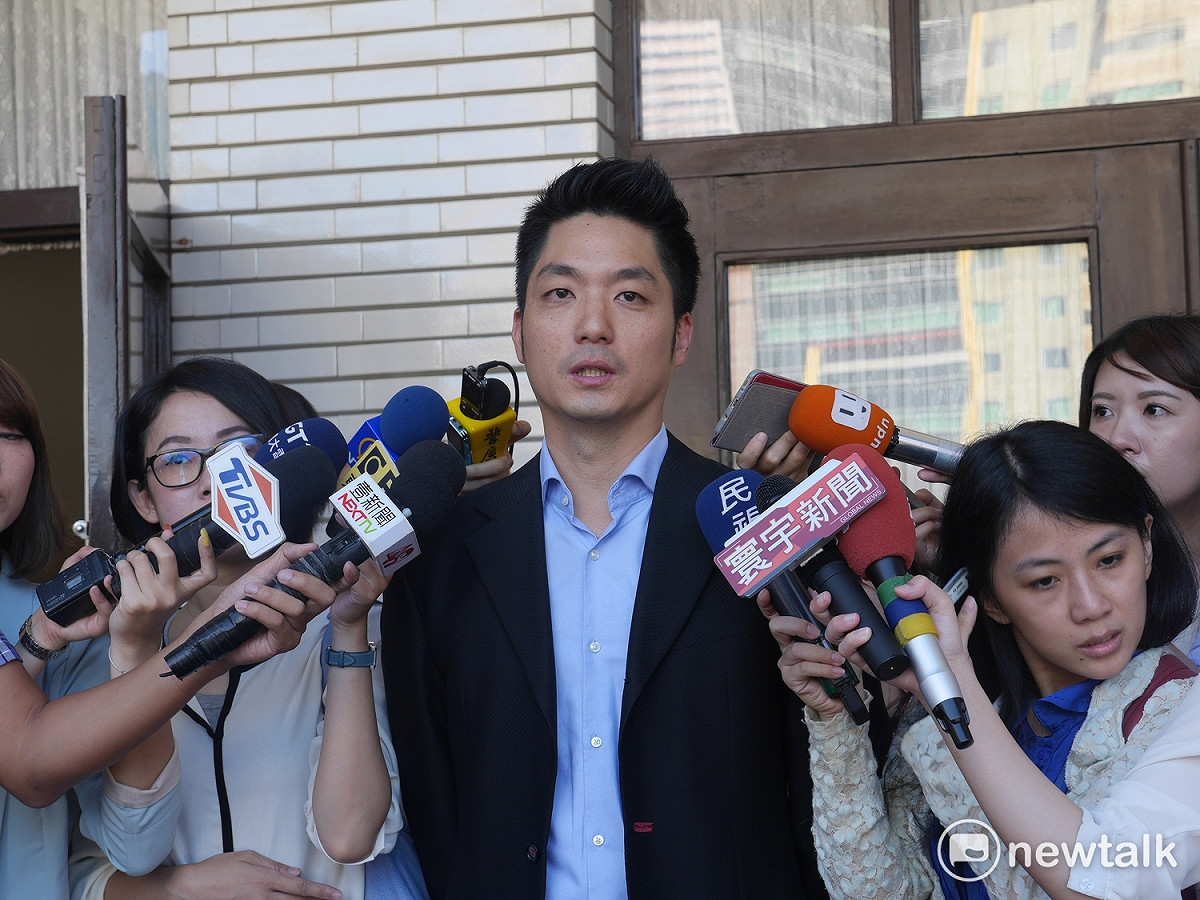 民進黨秘書長洪耀福昨指出國民黨可能讓黨籍立委蔣萬安出線，蔣萬安今（25）天受訪時表示，感謝洪耀福的關心與指教，對於多處不足的地方，他會加倍努力補足，不過，目前重心仍擺在立法院。 圖：趙婉淳／攝