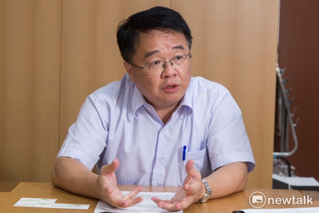 吳秉叡說，現在台灣的政治人物相當不被信任，所以，就是盡我們的能力去做、去表現。 圖：王愷/攝