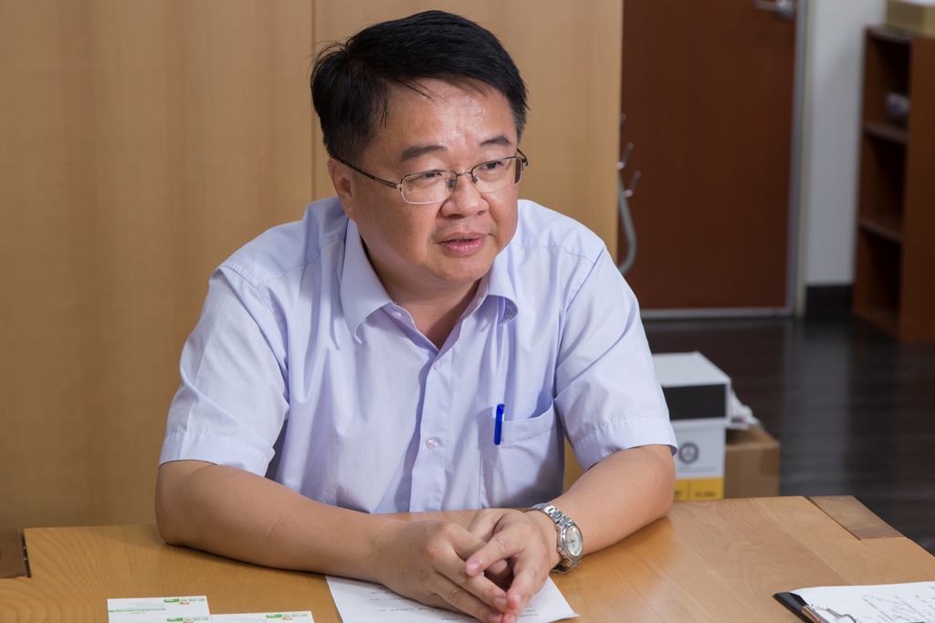 乍見新北市長參選人、民進黨立委吳秉叡的第一印象，往往會讓人覺得他很嚴肅。 圖：王愷/攝