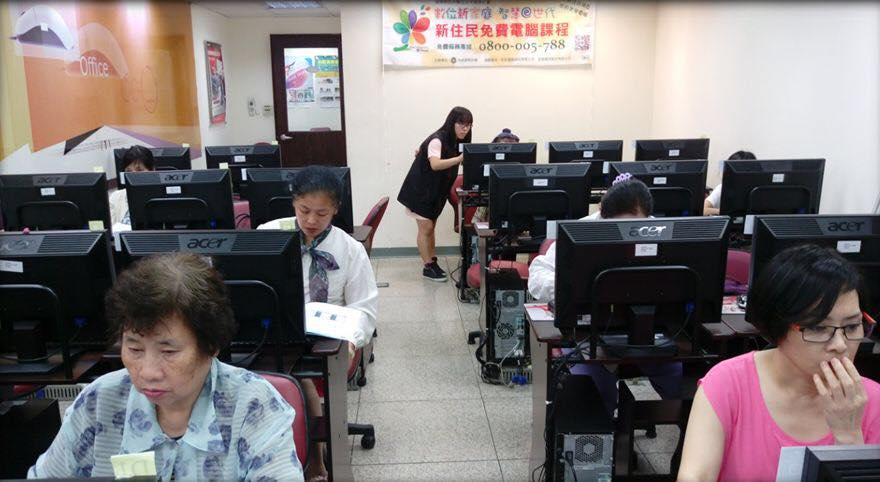 內政部今（25）天表示，為了保障新住民寬頻上網，強化新住民的數位競爭力，才將預算納入前瞻。 圖：內政部提供