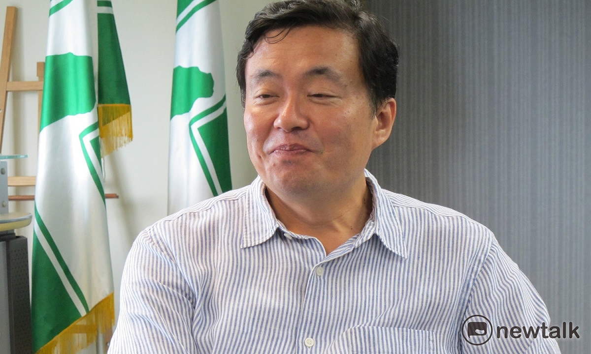 民進黨秘書長洪耀福24日表示，明年縣市議員選舉，跟時代力量只能各自努力了。 圖：新頭殼資料照片