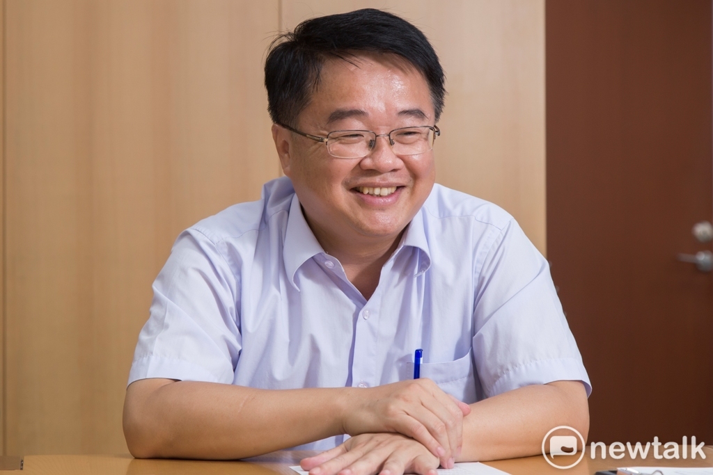 在宣佈退出新北市長長選戰之後，民進黨立委吳秉叡今（13）日坦言，自己的確輸給國民黨候選人侯友宜，民調落差有30％以上，只能怪自己努力不夠。 圖：新頭殼資料照片