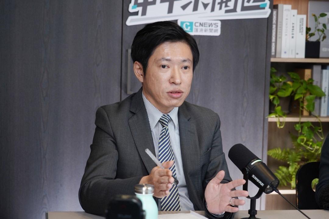 總統府副秘書長張惇涵今（4）日接受《CNEWS匯流新聞網》政論節目《中午來開匯》主持人黃光芹專訪。 圖：CNEWS匯流新聞網》政論節目《中午來開匯》提供