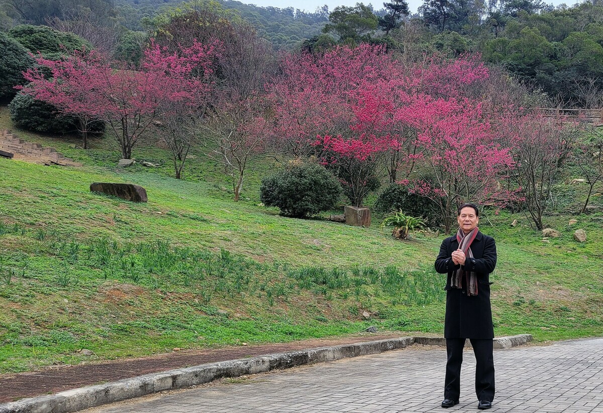 連江縣長王忠銘歡迎南台灣與全台民眾春天到馬祖來感受不一樣的櫻花季。 圖：連江縣政府交通旅遊局/提供