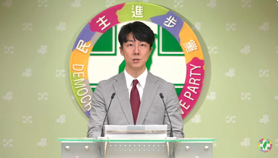 民進黨今（5）天召開中常會，發言人吳崢會後轉述賴清德主席致詞。 圖：擷自直播畫面