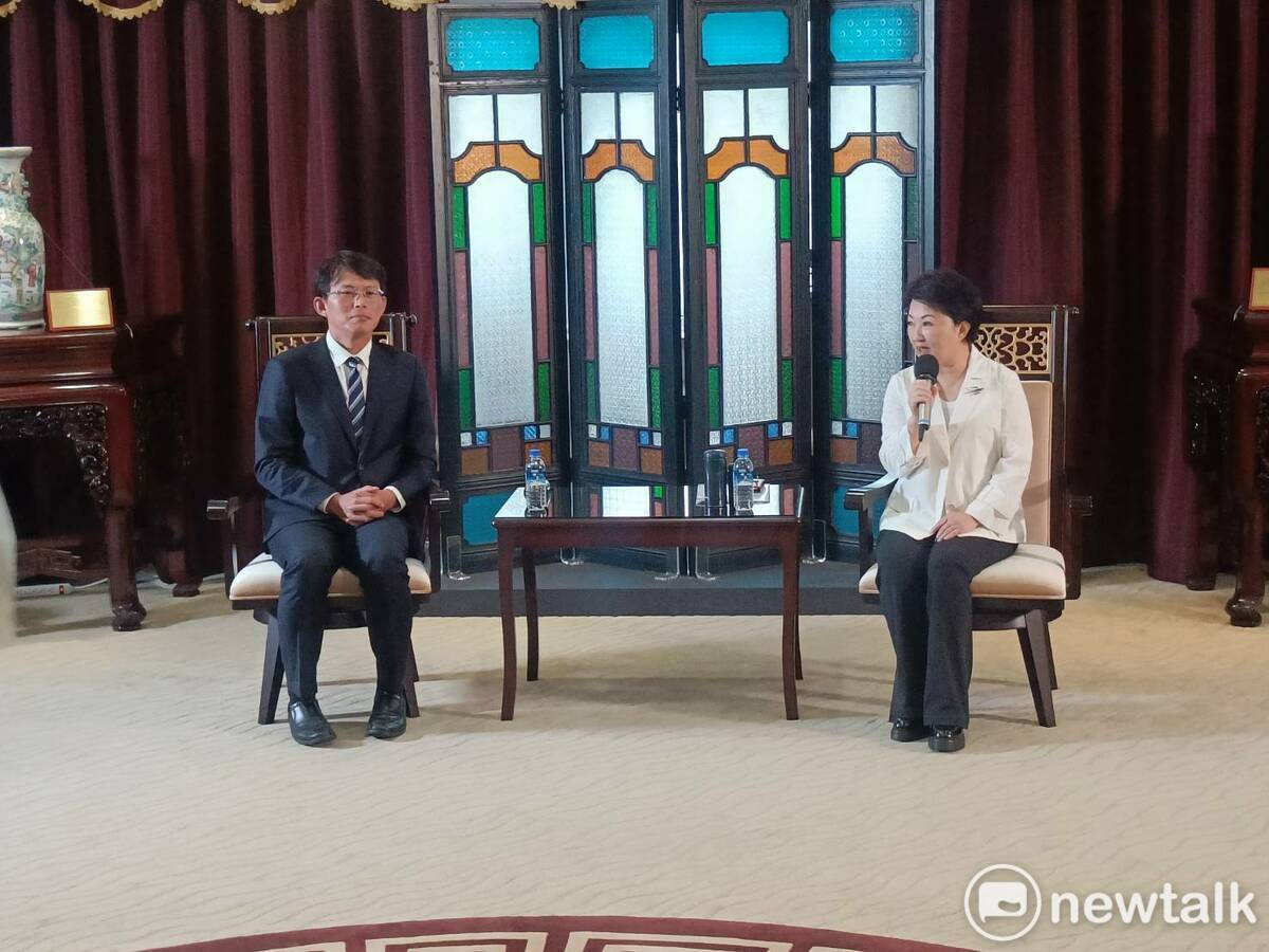 盧秀燕向黃國昌吐苦水，抱怨三大建設中央一毛錢都沒給。 圖：唐復年/攝