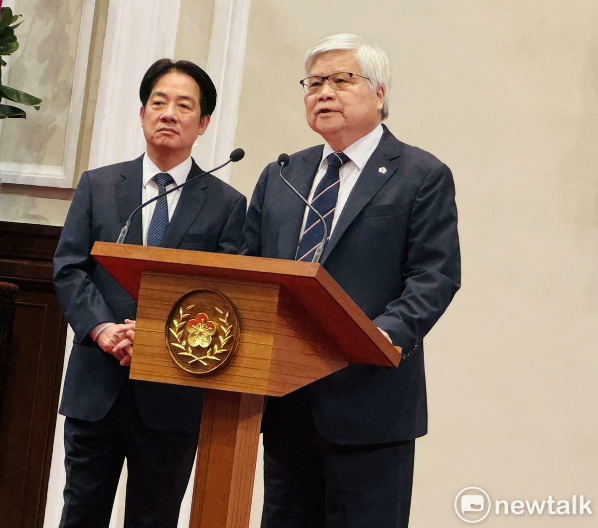 台積電董事長魏哲家今（6）日赴總統府與賴清德總統共同召開記者會，魏哲家直言「台積電到每個地方蓋生產線，都是為客戶的需求」。 圖：謝莉慧／攝