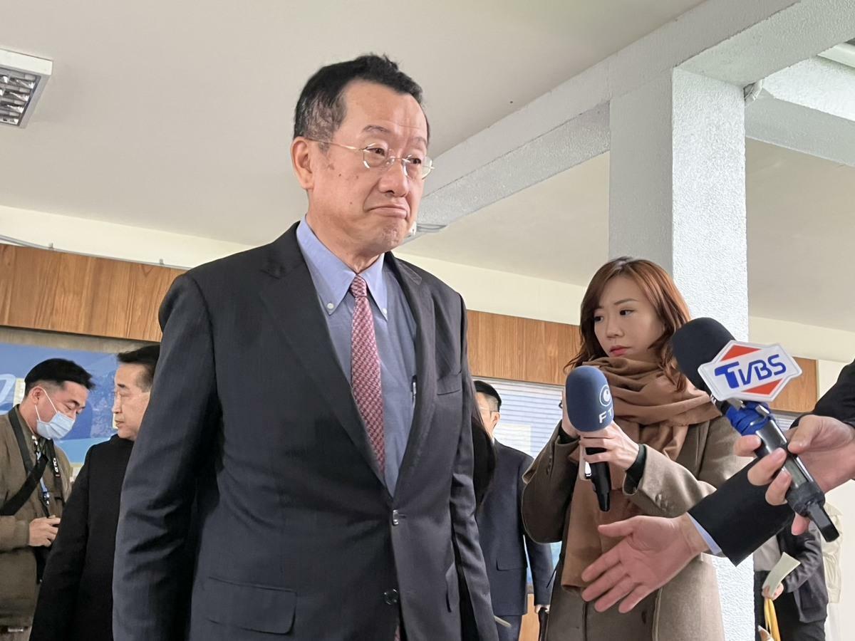 國防部長顧立雄今日被問到台積電赴美投資一事，驚回「這要問國防部？」 圖：金大鈞/攝