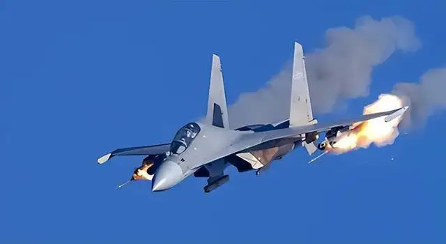 中國空軍開始大規模裝備精確制導彈藥，也就是最近十多年的事情。 圖：截自騰訊/軍武次位面