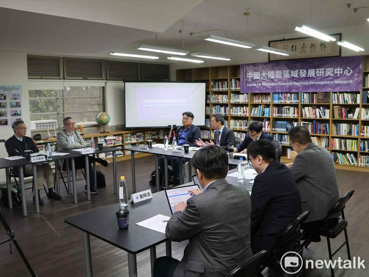 揭牌儀式後舉行座談會。 圖：唐復年/攝