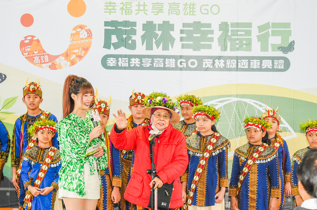 時常搭乘福巴士的阿嬤分享交通的便利。 圖：高雄市交通局/提供