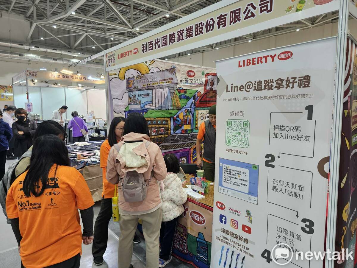許多桃園在地優質廠商參展，提供現場優惠促銷。 圖：林昀真/攝