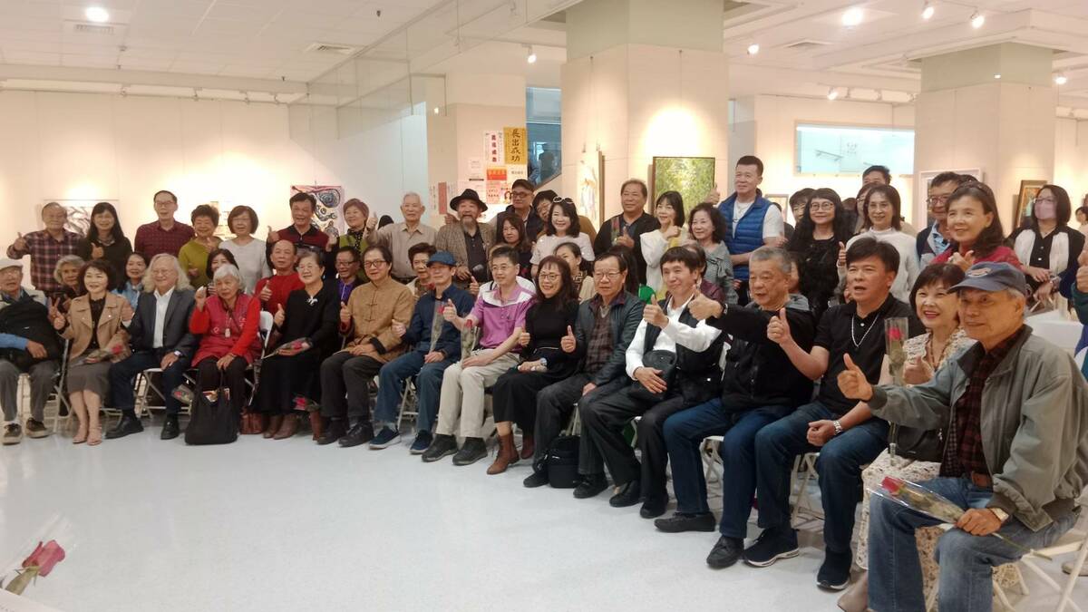 風采乙已-高雄市美術協會會員聯展開幕茶會人氣滿滿。 圖：孫家銘攝