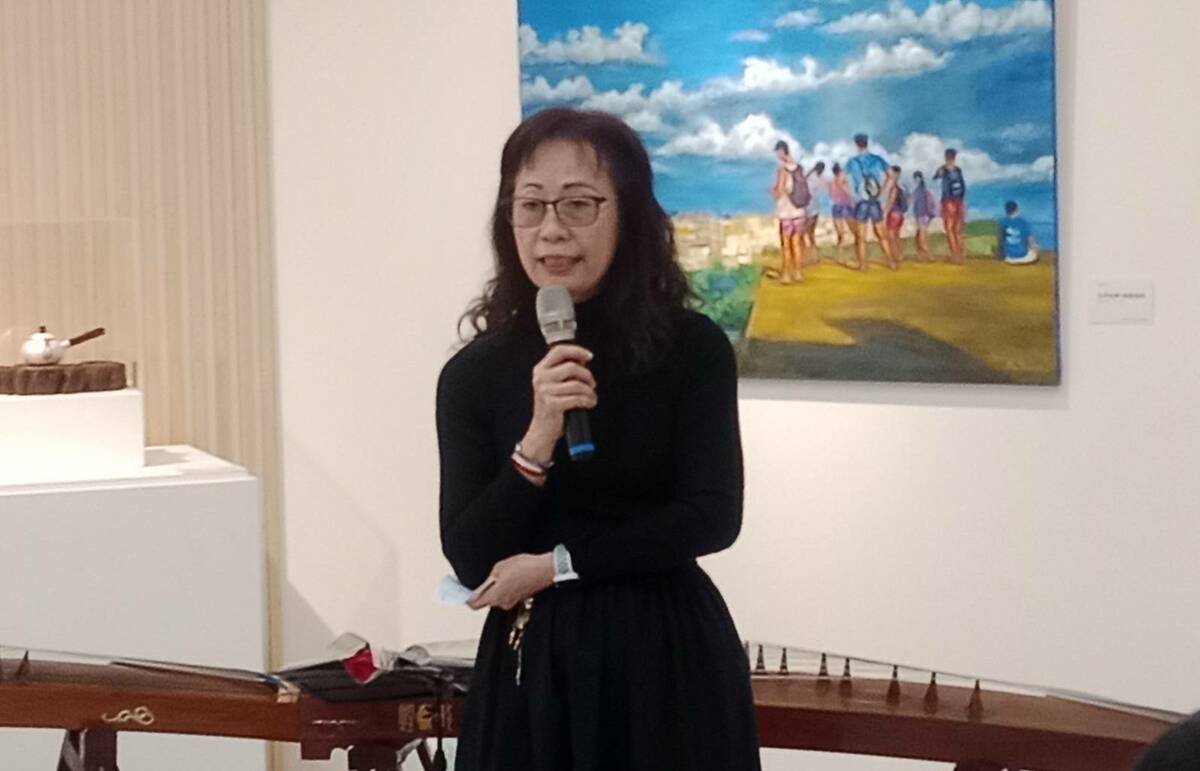 高雄市美術協會理事長孫泗萍致詞。 圖：孫家銘攝