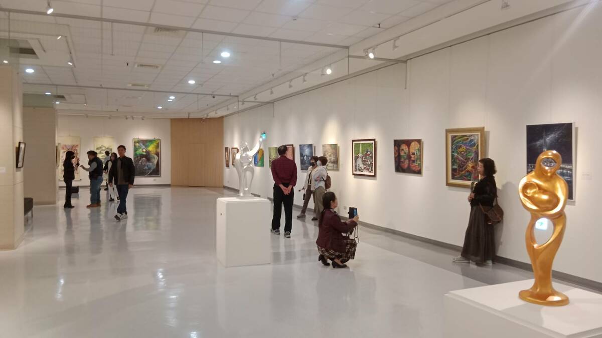 風采乙已-高雄市美術協會會員聯展在高雄市文化中心至美軒展出。 圖：孫家銘攝