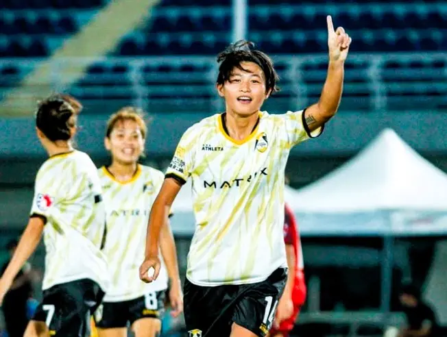 柏文入主的高雄先鋒女足全員到齊同慶，奪下2024年木蘭聯賽冠軍後，高雄先鋒決定加強在地女足發展。 圖：柏文提供